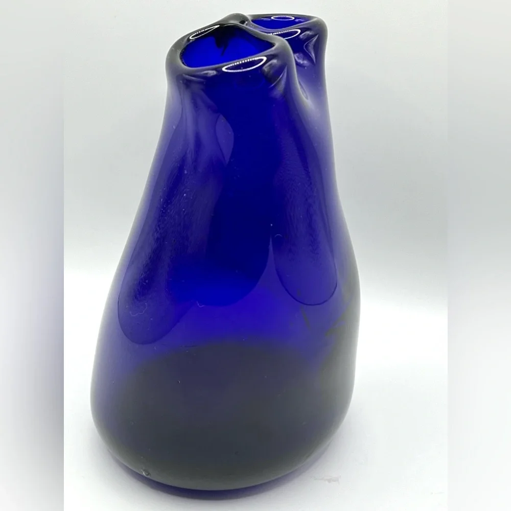 Hand Blown Art Glass Cobalt Blue 8 Shape Mouth Flower Bud Vase 7 in Height